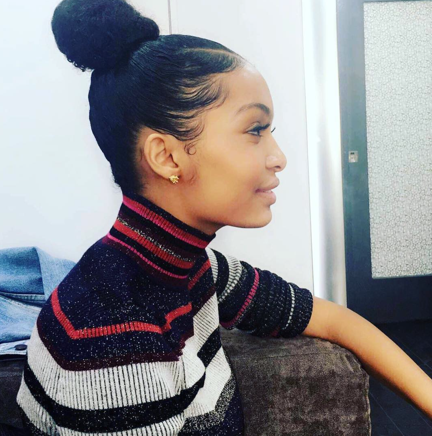 Black Girl Magic: Yara Shahidi Took The Best Natural Hair Selfies This Year
